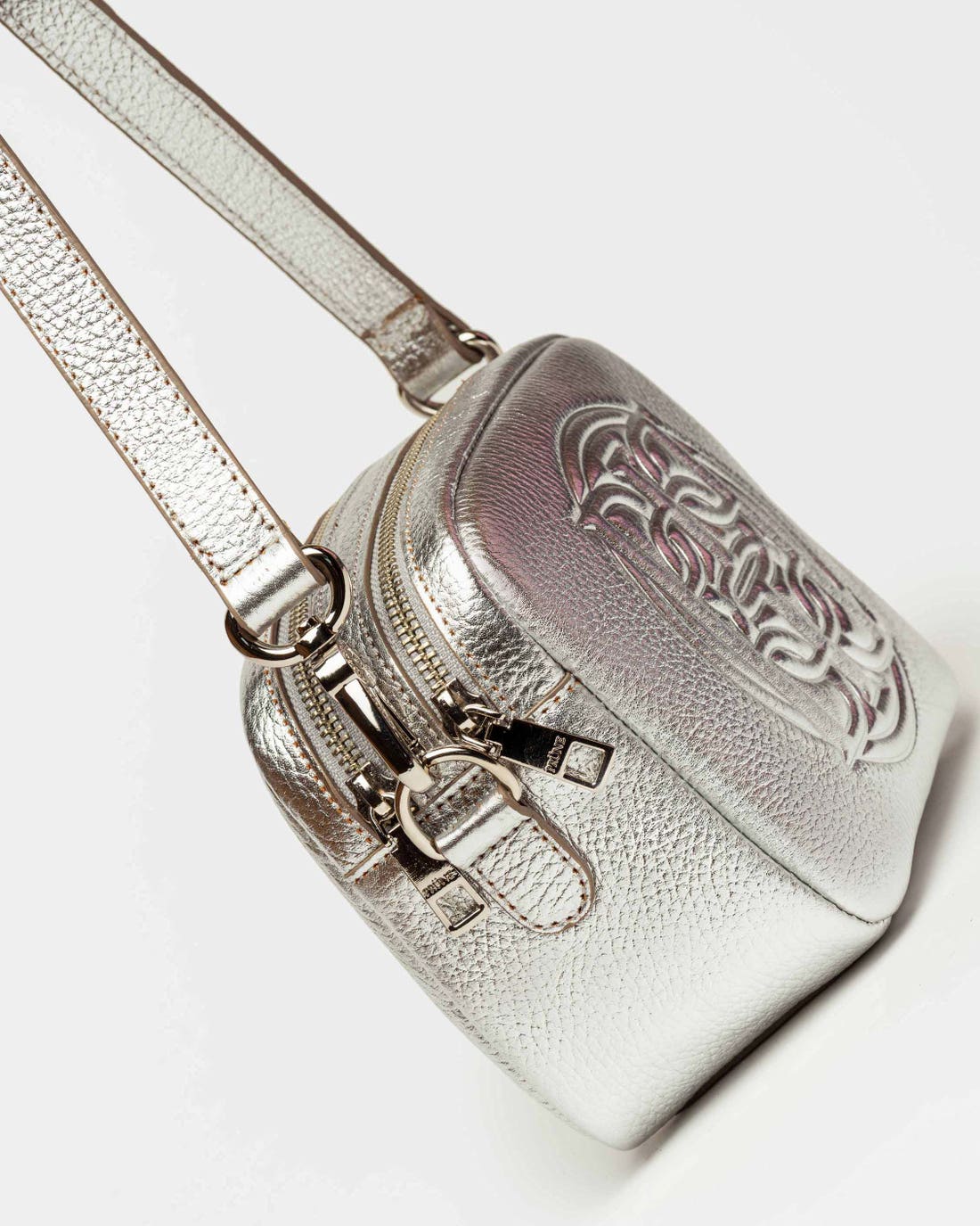 Bandolera Eterial en cuero graneado metalizado