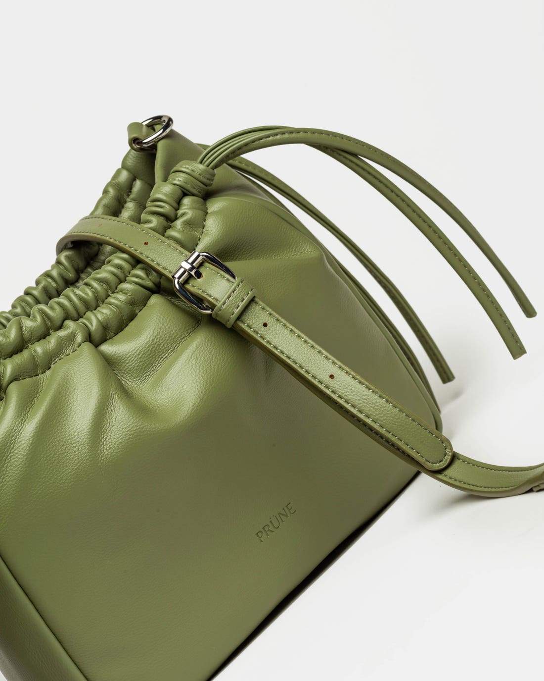 Bandolera Marine en efecto cuero