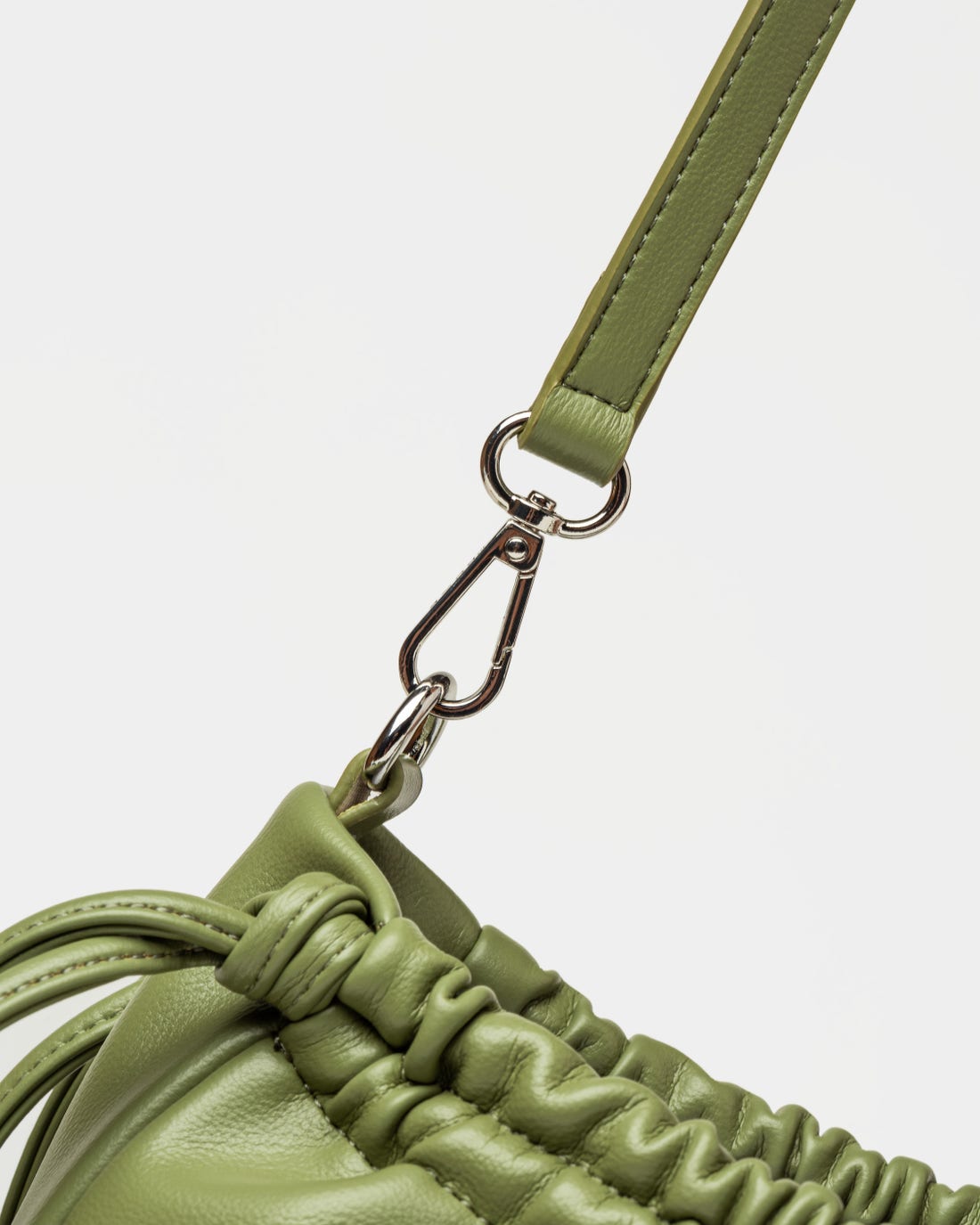 Bandolera Marine en efecto cuero